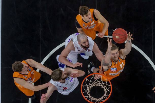 媒体的交锋 媒体的交锋